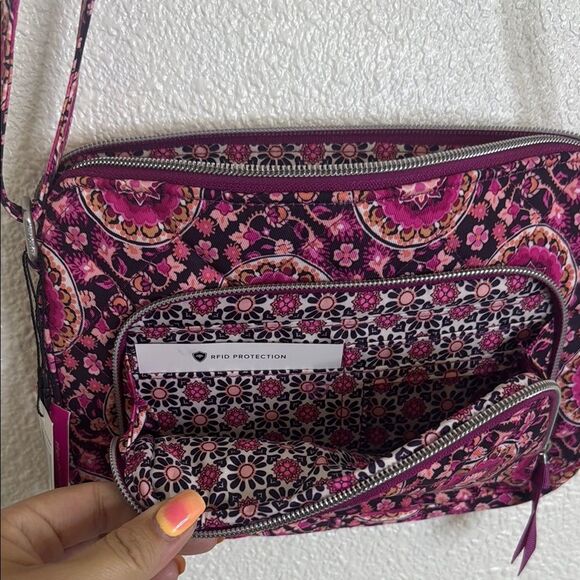 NWT- Vera Bradley- Pink Patterned RFID Twill Women's HIPSTER purse - Picture 8 of 8